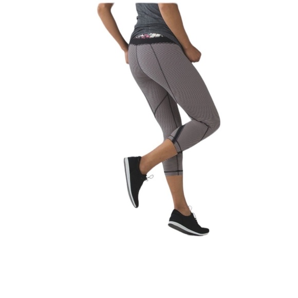 🌺LULULEMON Inspire ll All Full-on Luxtreme Striped /Butterfly Waistband Size 8🌺 - Picture 2 of 9